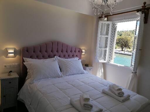 Kallisti The House At The Port Galaxidi Bagian luar foto